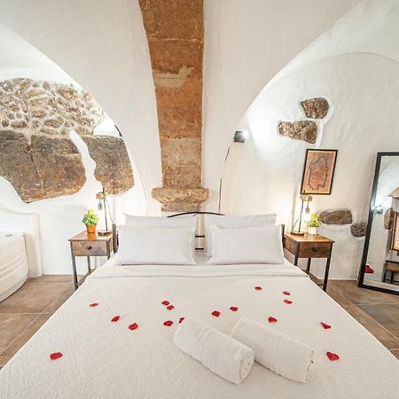 Romantic Loft With Jacuzzi In The Castle Castelsardo Exterior photo