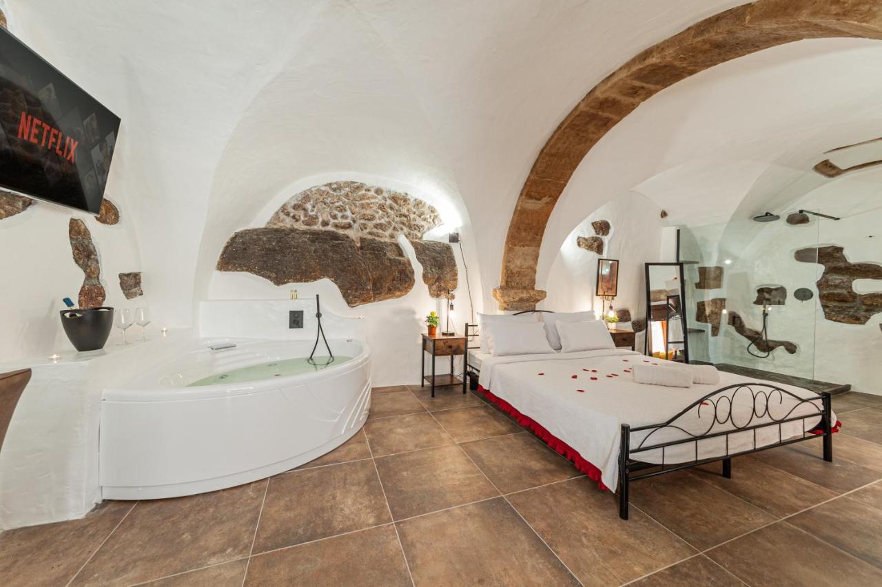 Romantic Loft With Jacuzzi In The Castle Castelsardo Exterior photo