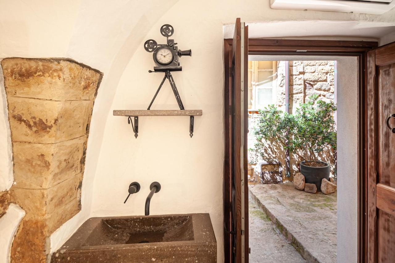 Romantic Loft With Jacuzzi In The Castle Castelsardo Exterior photo