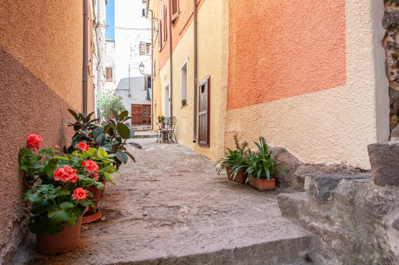 Romantic Loft With Jacuzzi In The Castle Castelsardo Exterior photo